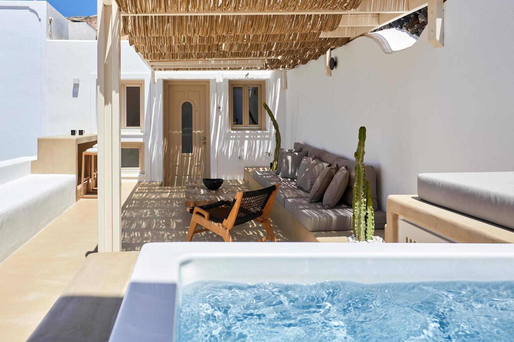 Hotel U & Me Fira (Santorini)