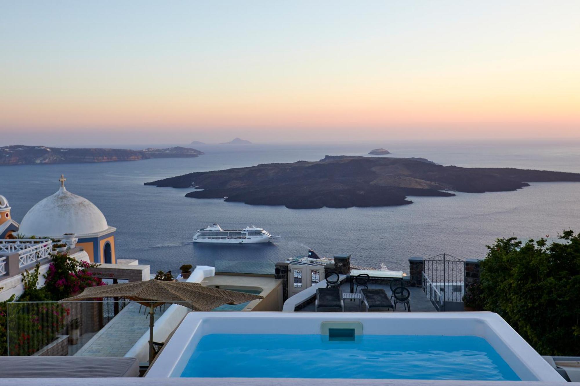 U & Me * Fira (Santorini)